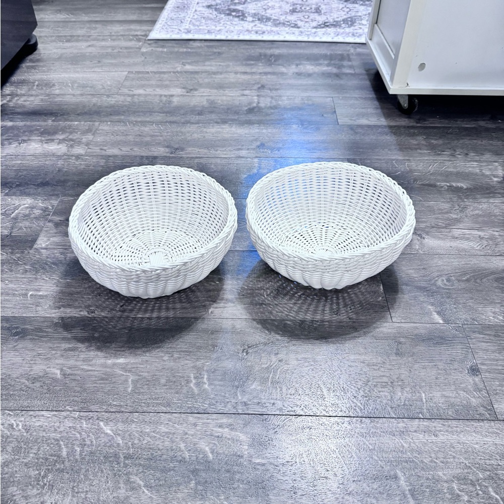 Set of 2 Lock&Lock White Round‎ Baskets NWOT